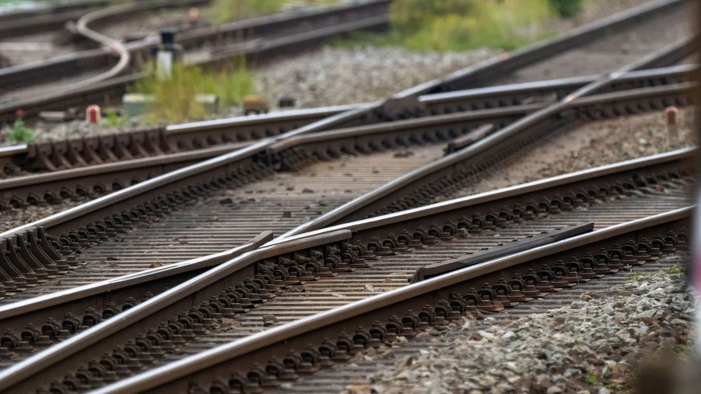 Schienenmaut steigt: Nahverkehr trägt kräftig drauf – Politik und Justiz in der Verantwortung