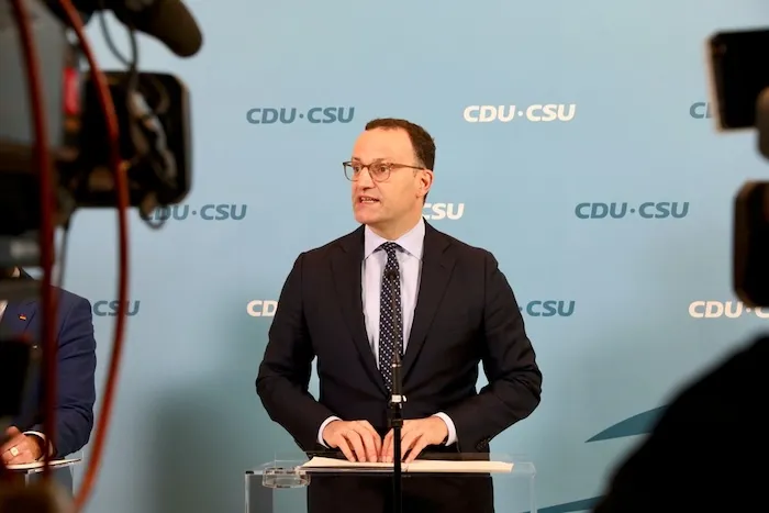 Jens Spahn tritt als Vorsitzender der CDU/CSU-Bundestagsfraktion zurück