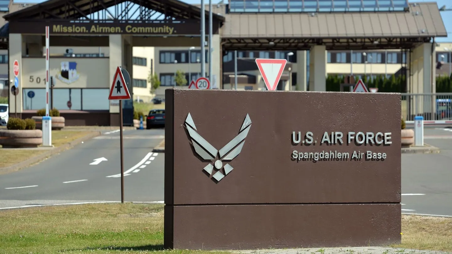 Militärflugzeug stürzt in der Eifel ab – US-Luftwaffe schweigt zunächst