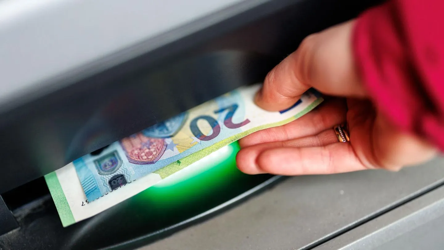 Neue Grundsicherung: Wann das Geld wirklich aufs Konto kommt — Prüftermin bis Sept. 2027