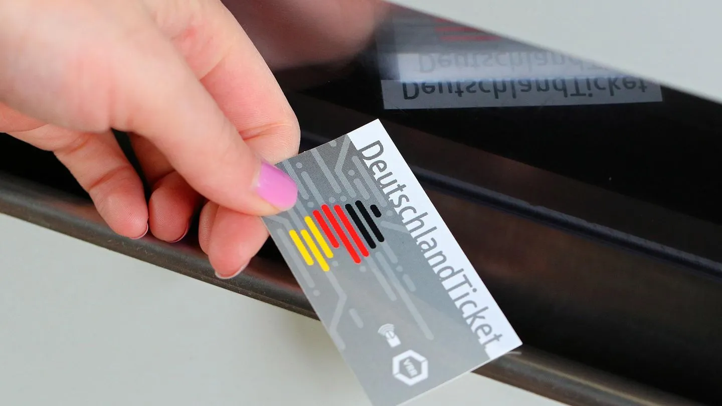 Früheres Bürgergeld: Mit Grundsicherung kostet das Deutschlandticket in Hamburg nur 27,50 Euro